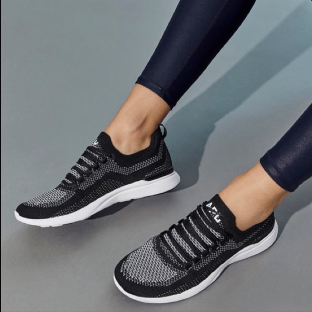 ISO!! APL Techloom Breeze 7.5 (black/white or metallic)